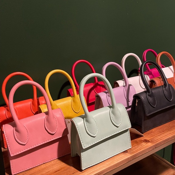 Stylish Women's Mini Handbag Collection - Picture 4 of 10